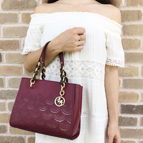 Gaby’sBags👜💕-NWT Michael Kors Medium Tote - Picture 2 of 8